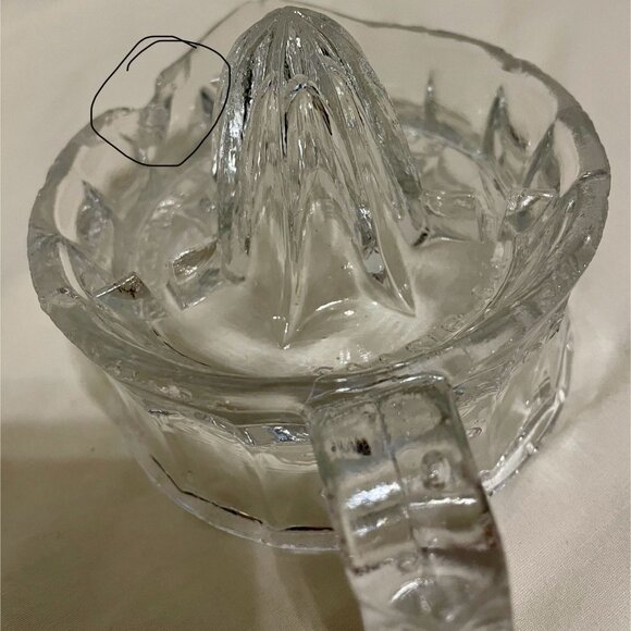 Antique Uranium Glass Juicer – Patent No. 912443 (1909), Glowy Glass with Bubble - Picture 7 of 8